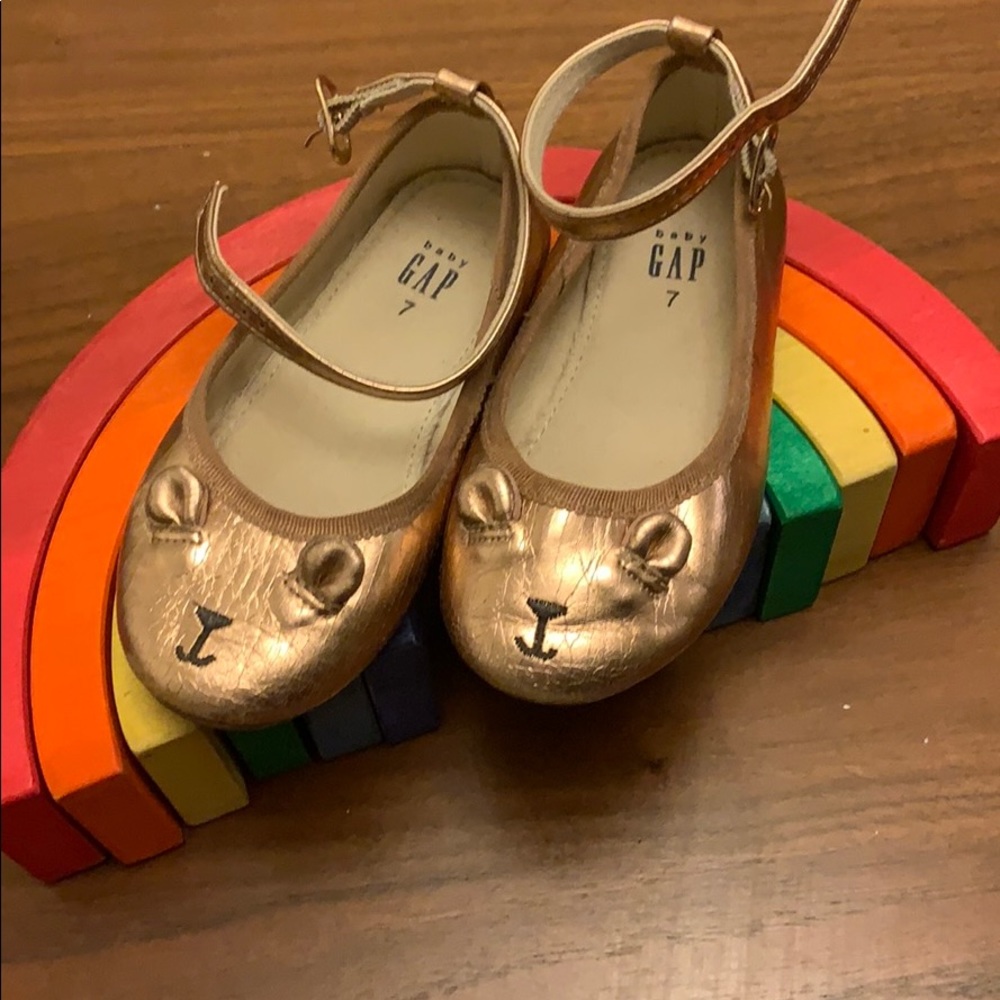 Gap Metallic Bear Shoes EUC Size 7 Bronze